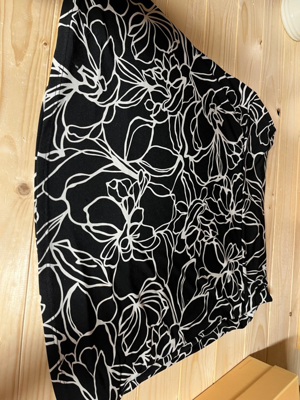 White House Black Market; Abstract Floral Skirt. Sz L